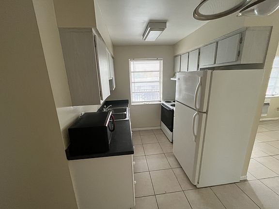 4th image of 1502 N Federal Hwy #11372422