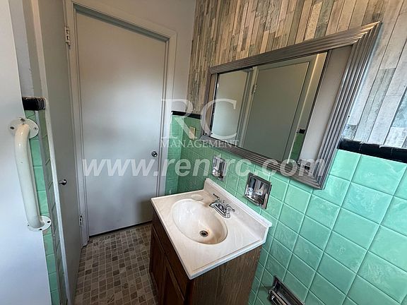 5th image of 629 Commercial St