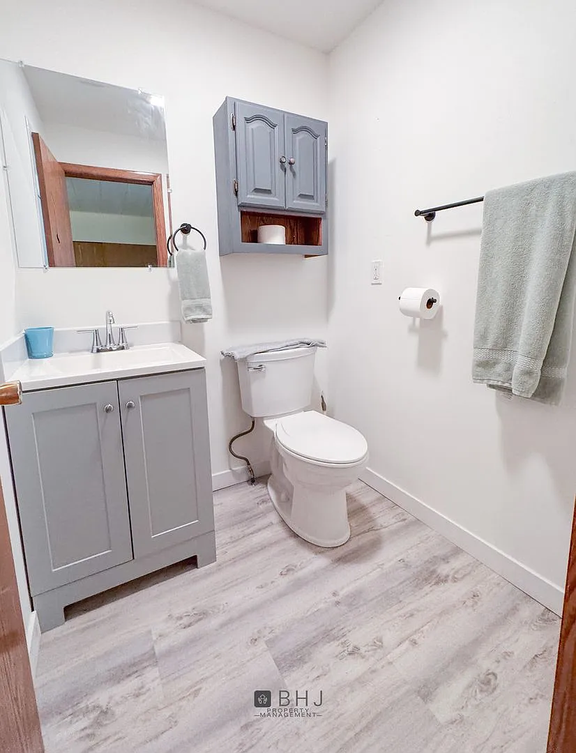 Short Term 6 Month Only - Dog Friendly 3 Bed/ 2 Bath In Big Horn — Photo 3