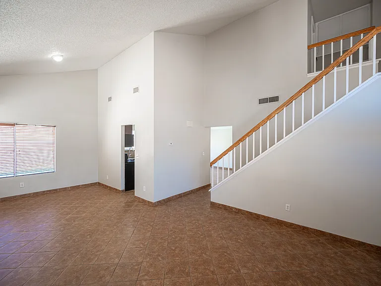 7660 Kalmalii Ave — Photo 32