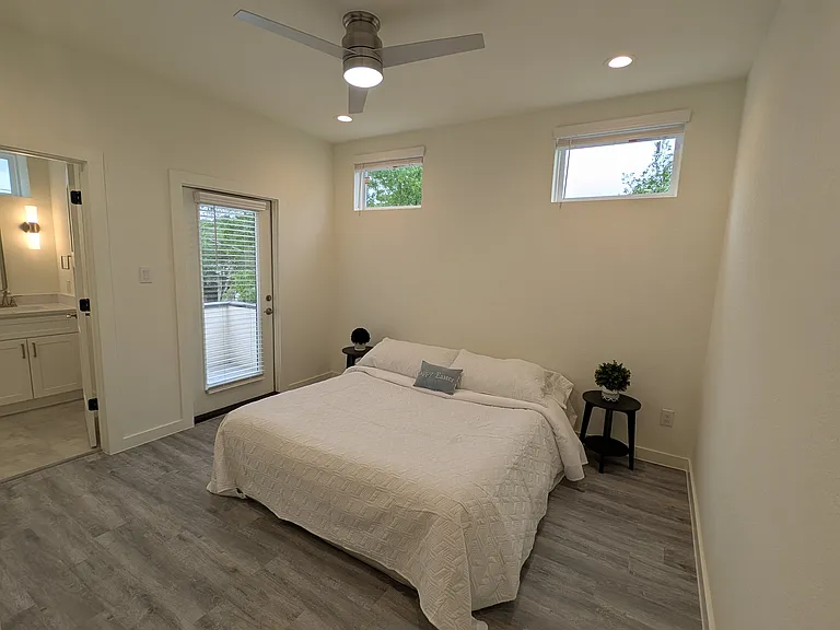 625 Essex St — Photo 9