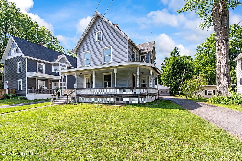 2nd image of 489 Kenwood Avenue