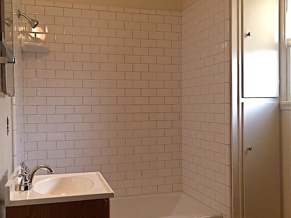 5th image of 632 N Mar Vista Ave