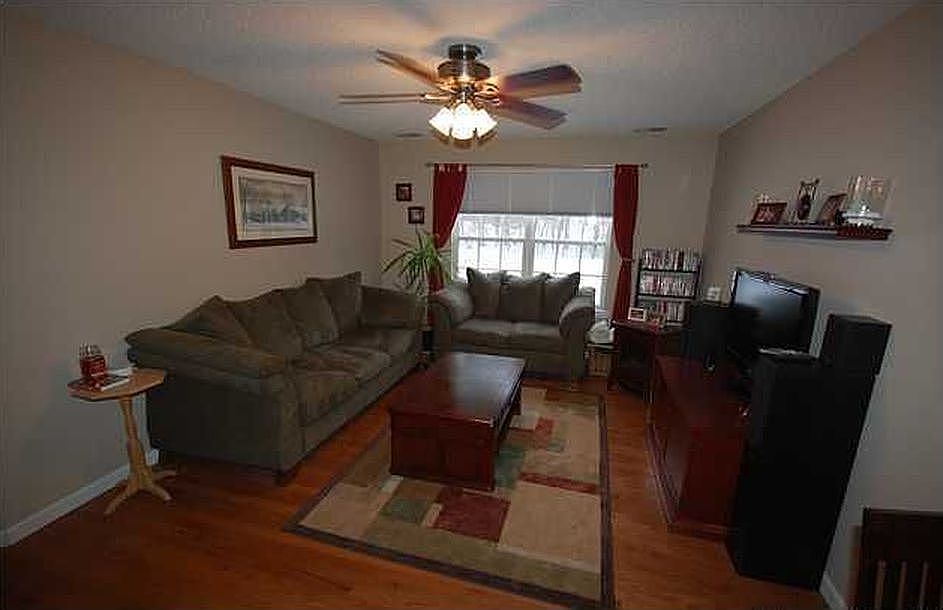 Living room w/ Furniture