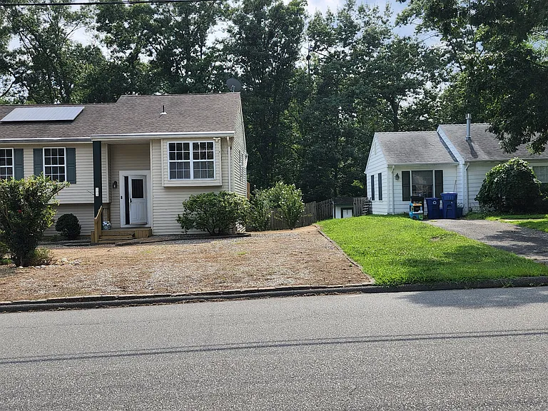 209 Green Acres Rd — Photo 1