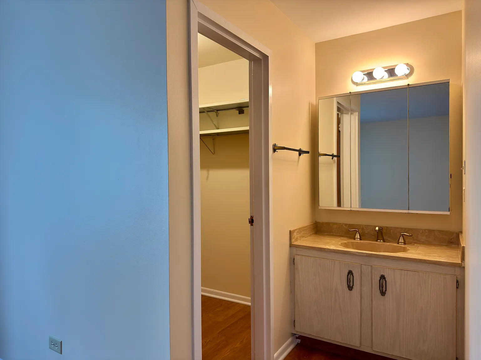3 bed, 1392 sqft, $2,400 — Photo 3
