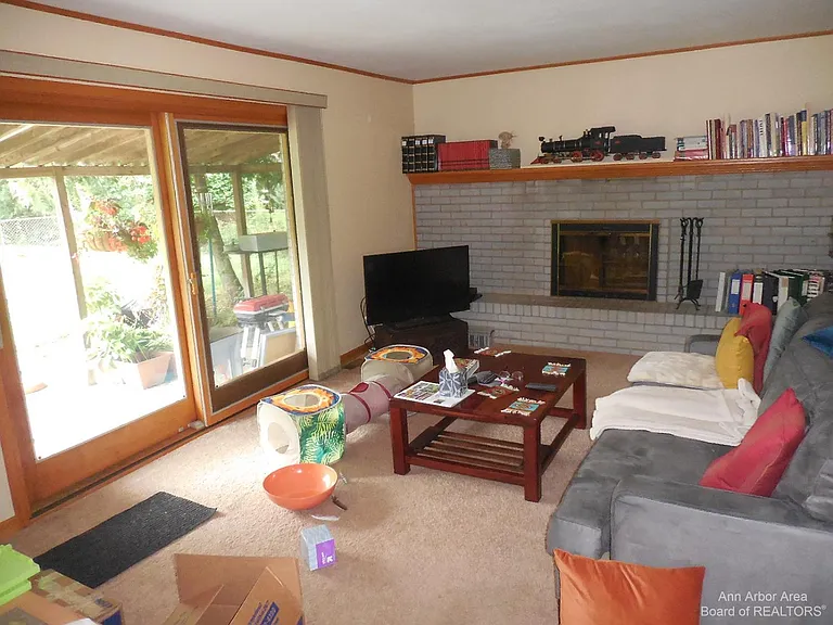 3253 Lockridge Dr — Photo 6