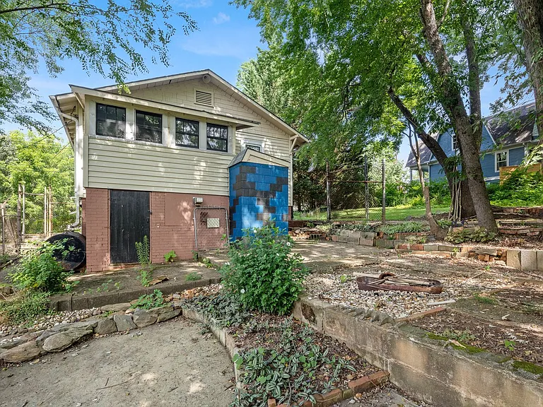 39 Adams St — Photo 14