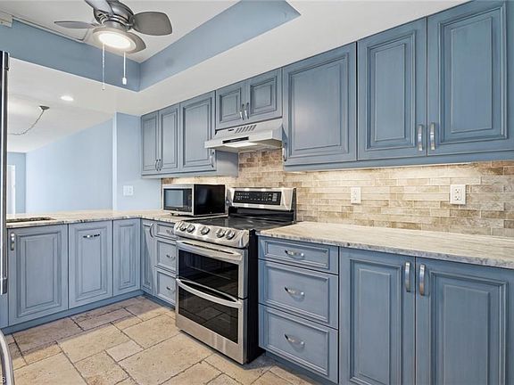 3rd image of 960 Palm View DR #111