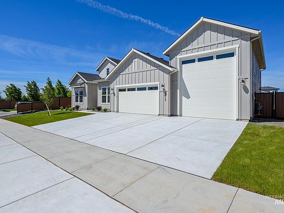 3rd image of 3613 N Pindall Way