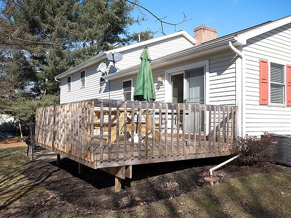 REAR DECK ON MAIN FLOOR