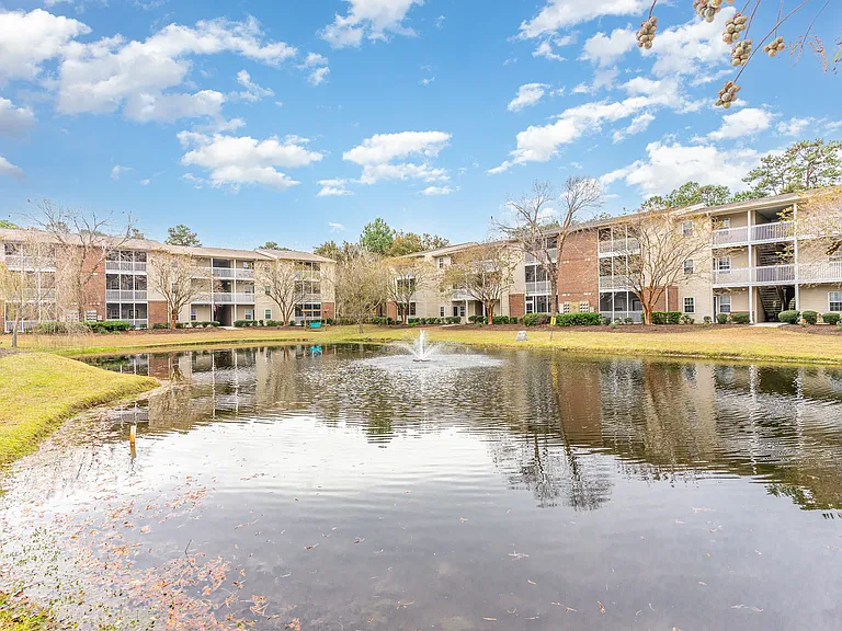 Litchfield Oaks Apartments — Photo 30