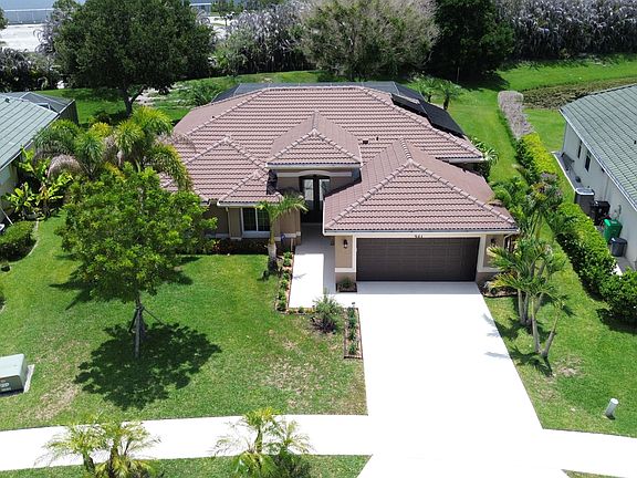 3rd image of 421 SW Crabapple Cove