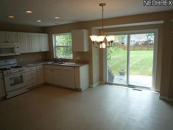 4th image of 1298 Edgewood Ln