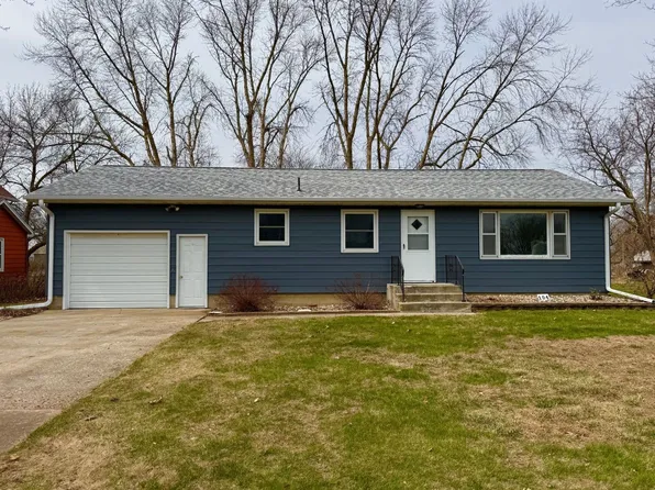 104 3rd St S, Dakota City, IA 50529
