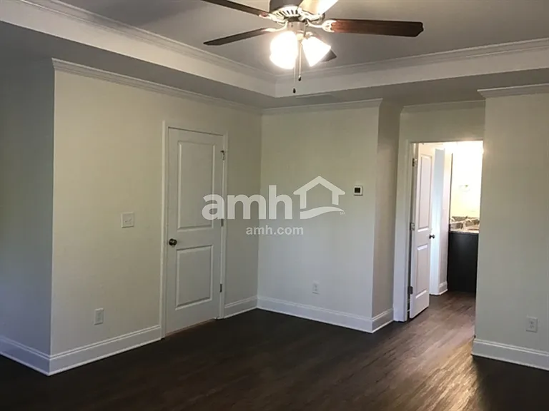 84 Lindridge Dr — Photo 8