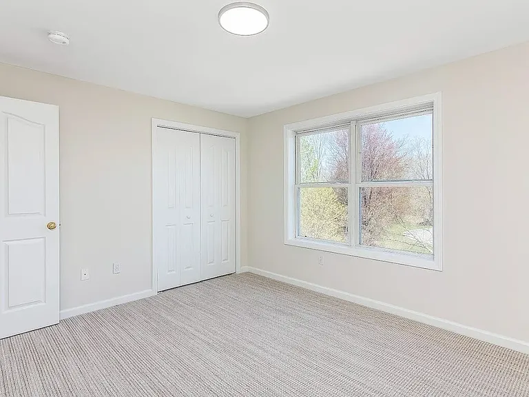 111 Claire Point Rd — Photo 6