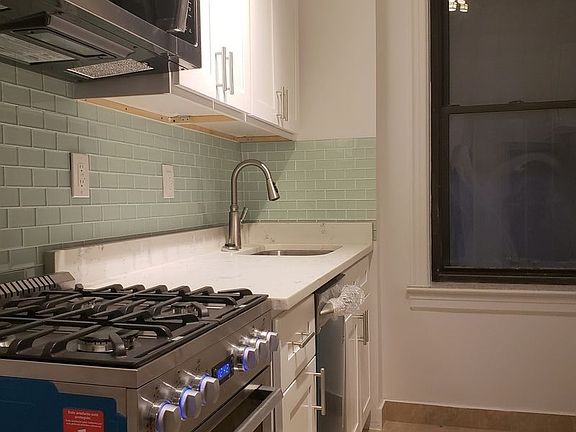 4th image of 190 Waverly Pl APT 1D