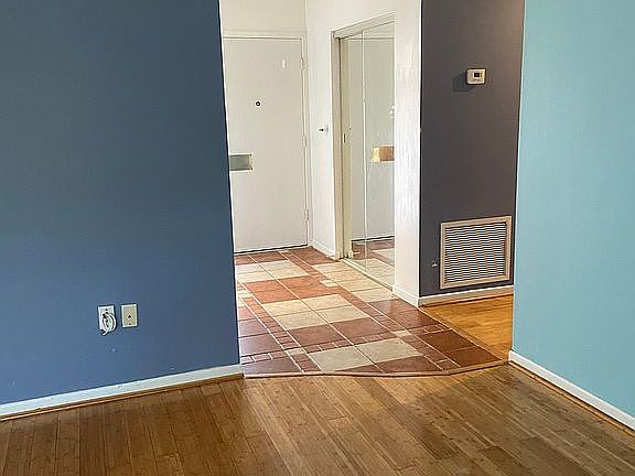 4th image of 2200 Parkview Ave