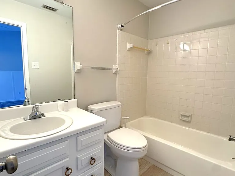 5900 Grelot Rd #504 — Photo 25