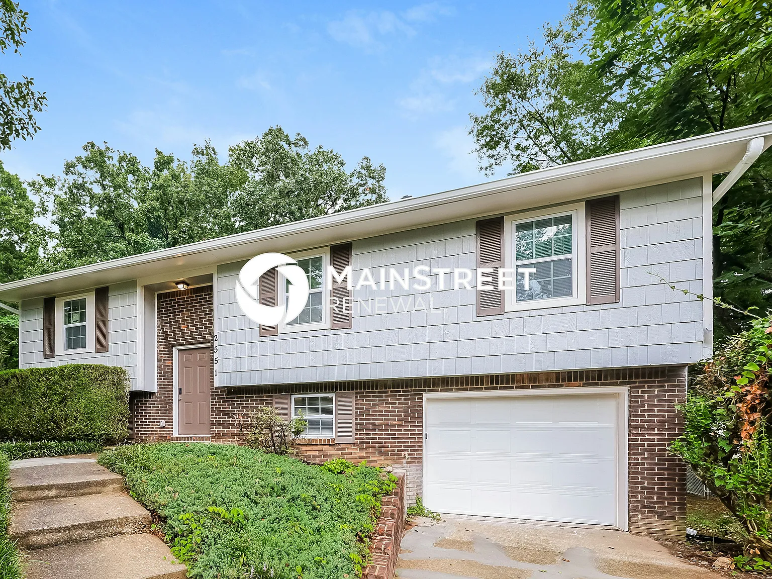 2551 Janice Circle NE — Photo 2