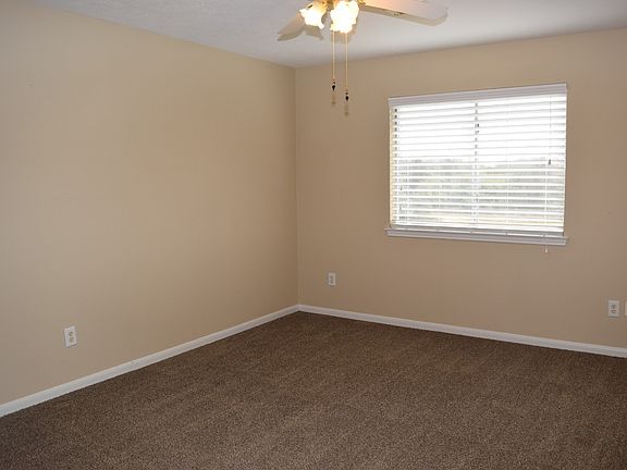 4th image of 635 Oak Glen Dr