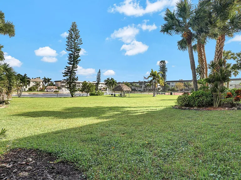 Manatee Rd — Photo 14