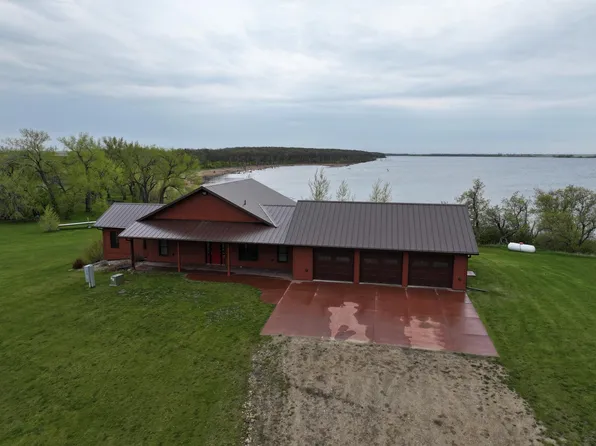 3690 93rd Ave NE, Lakota, ND 58327