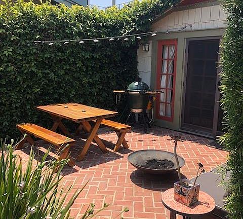 3rd image of 621 Victoria Ave