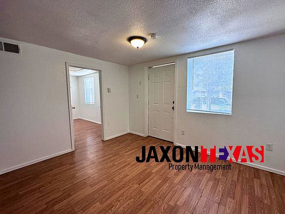 4th image of 3824 Pierce Ave #1