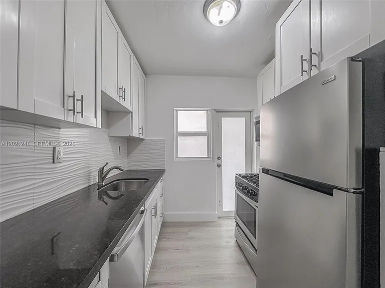 955 Bay Dr #2 — Photo 5