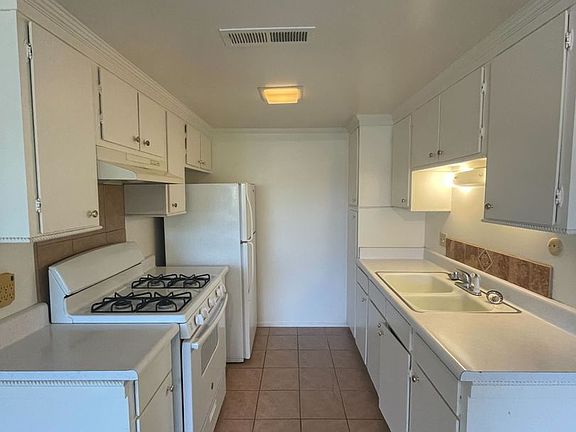 5th image of 935 Lighthouse Ave #9