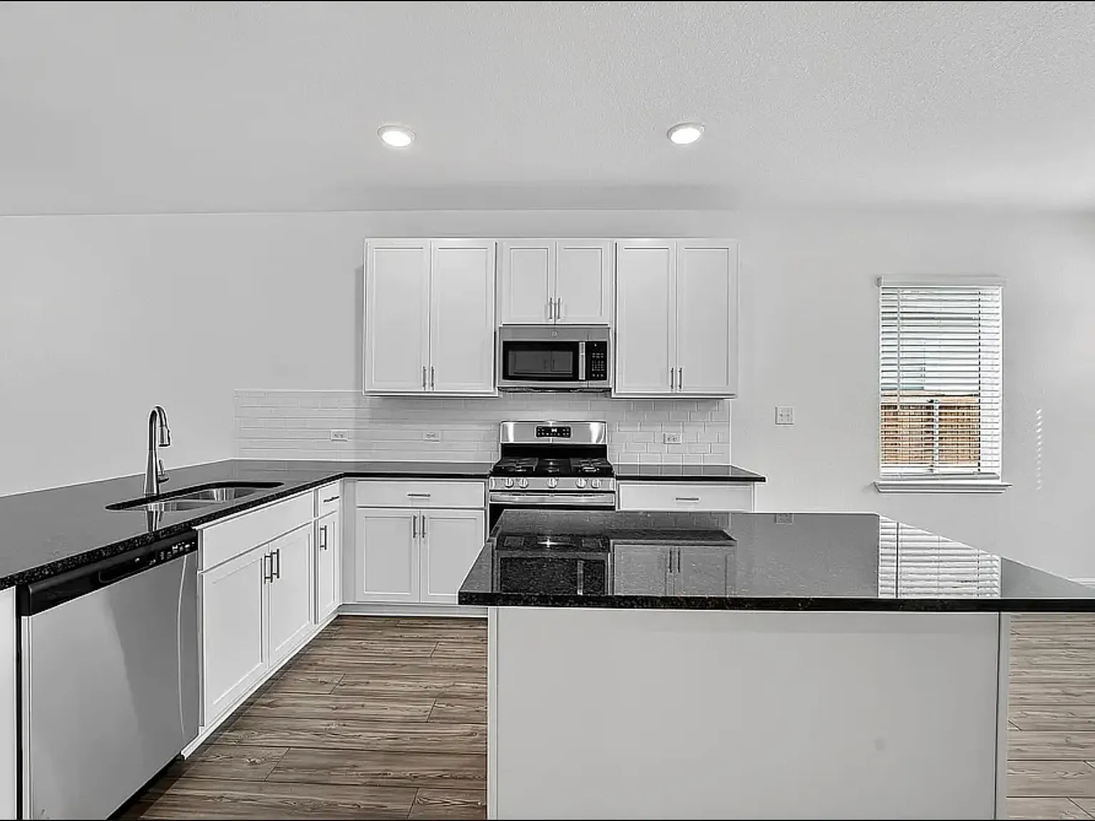 3 bed, 2.5 bath, 1654 sqft, $2,150 — Photo 4