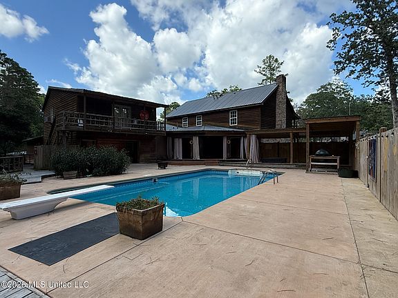 2nd image of 200 Stonington Dr