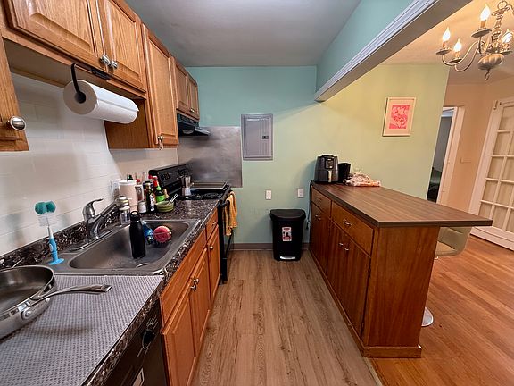 2nd image of 9 Commonwealth Ct APT 11