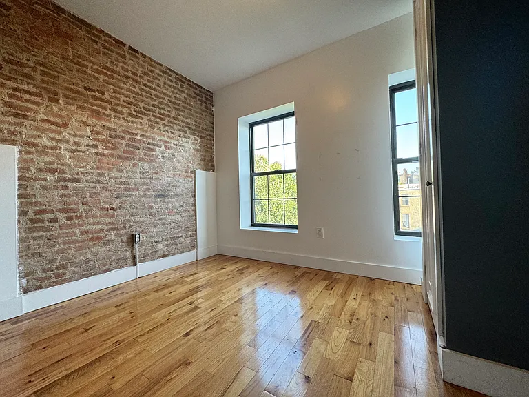 68 Halsey St #2B — Photo 1