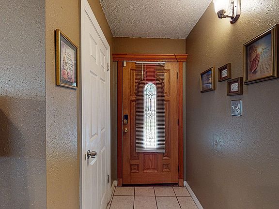 2nd image of 1321 Zeneta Ave