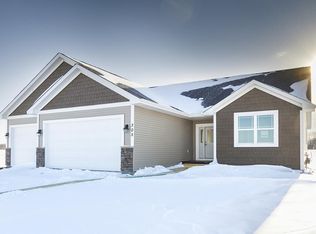 305 Edgewood Dr, Glencoe, MN 55336