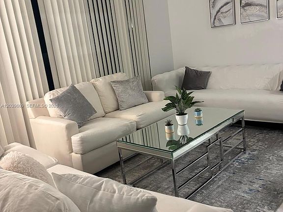 2nd image of 601 NE 23rd St APT 806