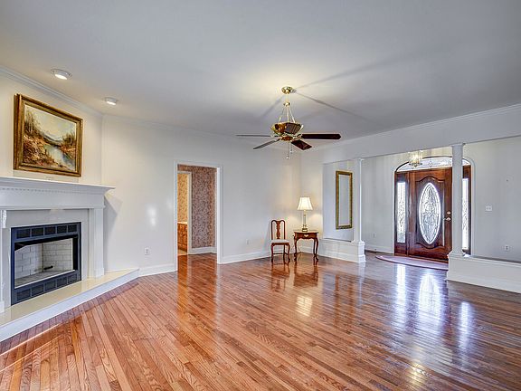 5th image of 1811 Clayton Dr