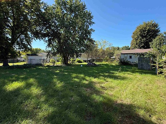 17th image of 705 Burr Oak Ave