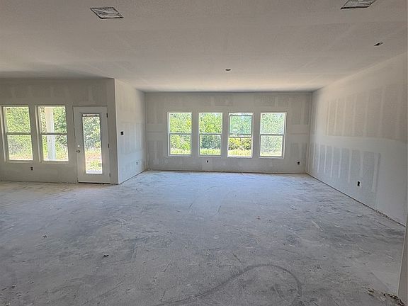 4th image of 281 Zebrastone Way