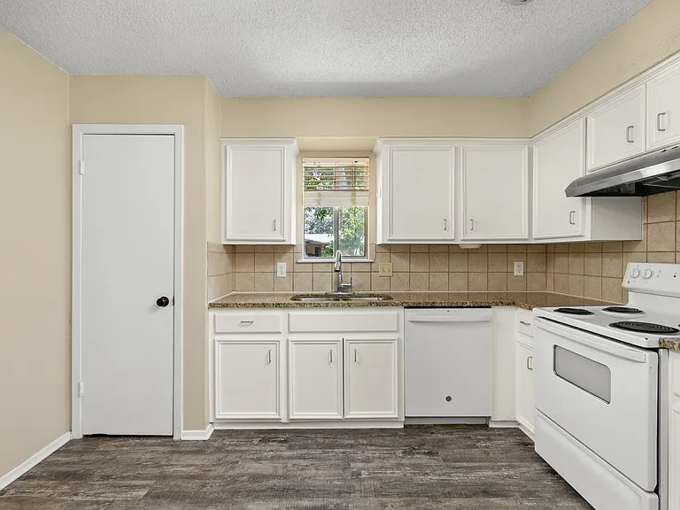 2413 La Casa Dr #B — Photo 13