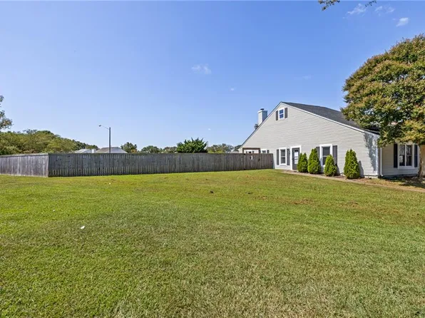 1760 Sword Dancer Dr, Virginia Beach, VA 23454