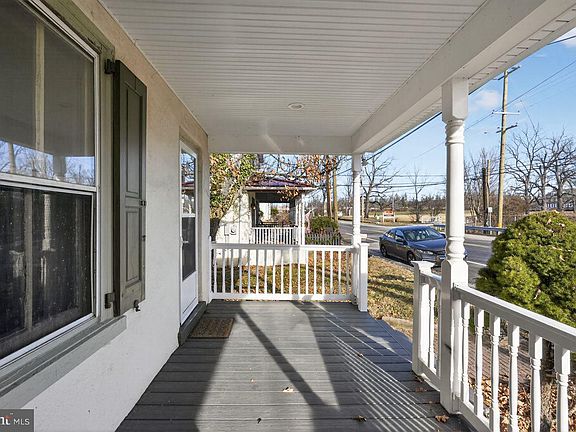 3rd image of 566 S Bethlehem Pike