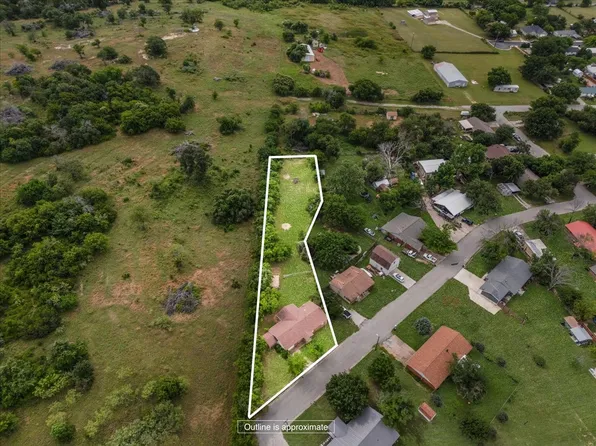 110 Lora Ln, Weatherford, TX 76088