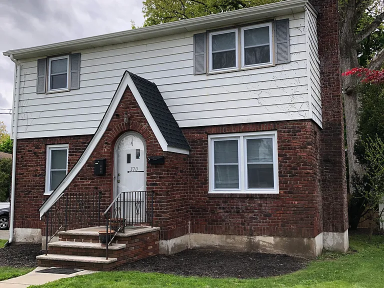 370 Warburton Ave — Photo 10