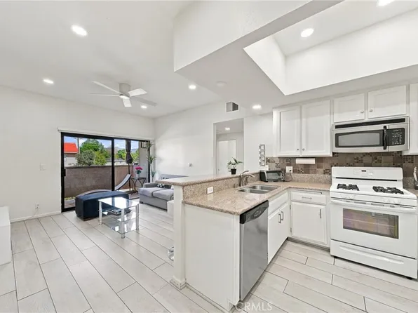 10943 Laurel Canyon Blvd Unit B9, San Fernando, CA 91340