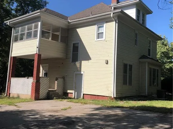 2419 S 16th St, Saint Joseph, MO 64503