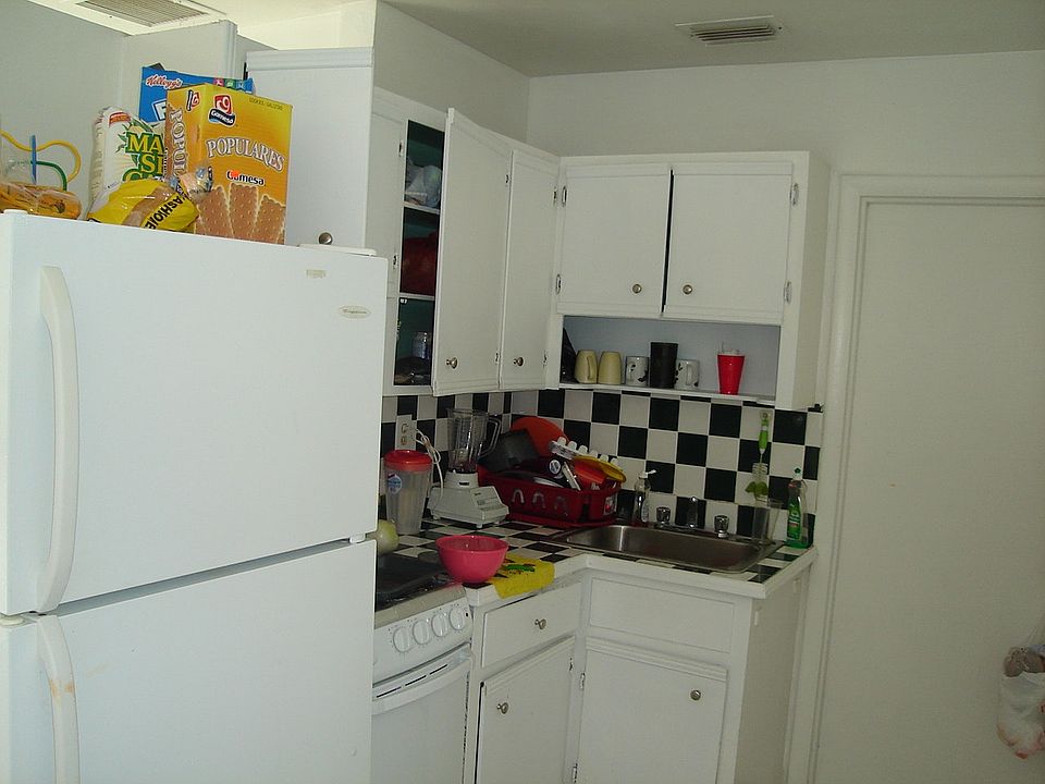 2nd image of 884 NE 40th St